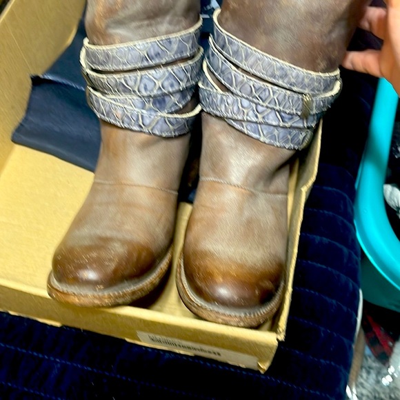 Freebird Grey Boots - Picture 3 of 3